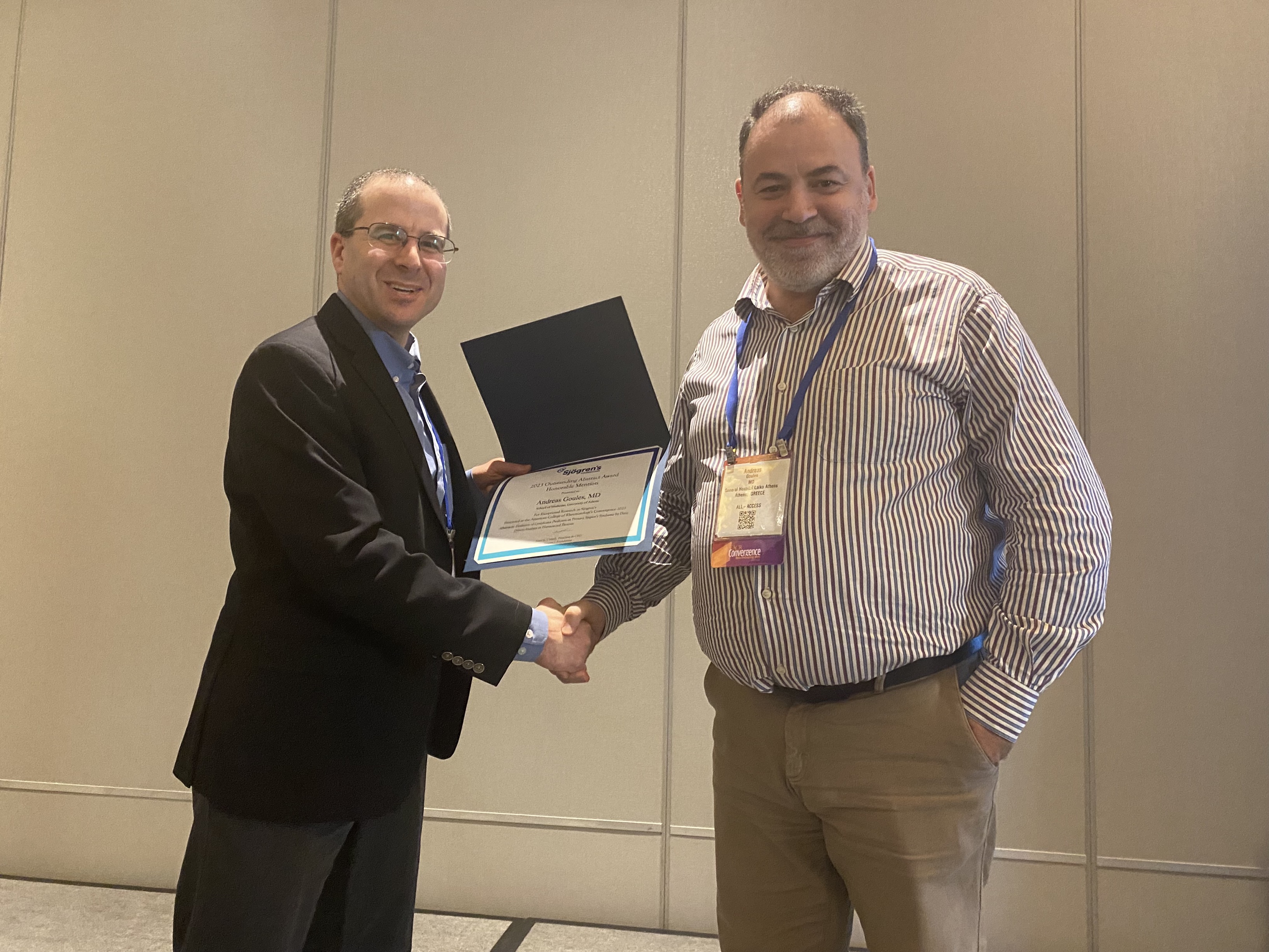 Andreas Goules accepts honorable mention for the Sjögren's Foundations' Outstanding Abstract Award